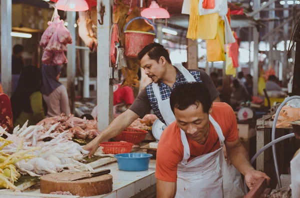 Kuala Lumpur, Malezya-Nisan 9: Günlük ıslak Chow Kit pazarı, en büyük ıslak pazar Kuala Lumpur, iş faaliyetleri — Stok fotoğraf