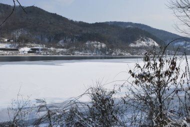 Kış aylarında kar ve dondurucu Gölü tarafından kaplı Park