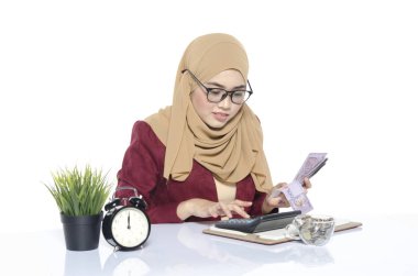 İş başarı kavramı, mutlu yüz kadın banknot ya da para sayma