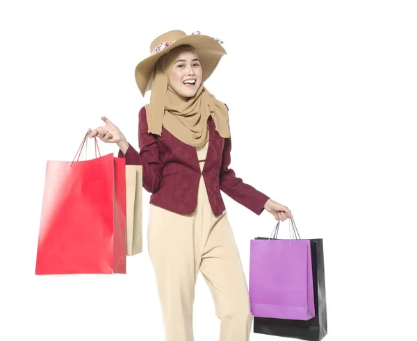 Glada ansikte muslimah shopping väska — Stockfoto
