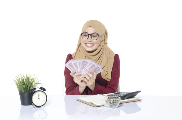 행복 한 얼굴 여성 지폐 또는 흰색 backgound에 고립 된 돈을 계산. — 스톡 사진