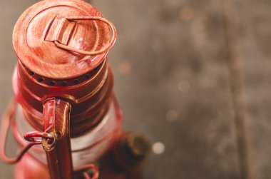 Üstten Görünüm, ahşap zemin, kopya alanı için metin üzerinde vintage fener