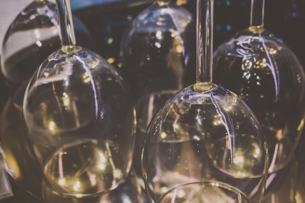  raf üzerinde cam ekran görüntüsü