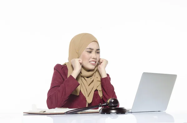Stress en een exausted vrouwelijke ondernemers met hijab — Stockfoto