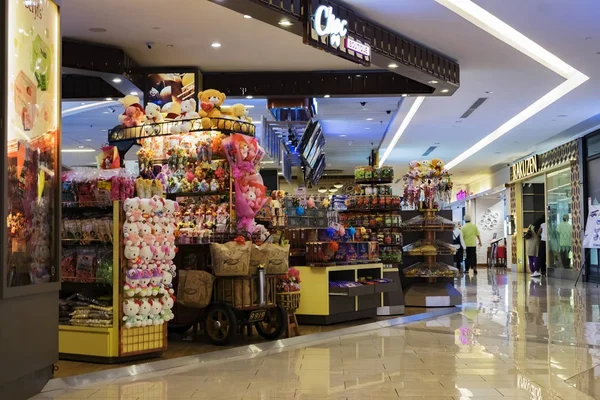 KUALA LUMPUR, MALASIA - 9 DE ABRIL DE 2017: CHOCO BOUTIQUE outlet en Malasia ofrece variedad de chocolates, dulces y dulces — Foto de Stock