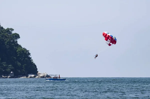 Turista Identificado Disfrutando Con Parasailing Isla Pangkor Malasia — Foto de Stock