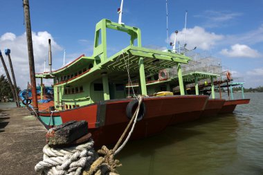 Terengganu, Malezya'da bulunan limanda palamarla balıkçı teknesi