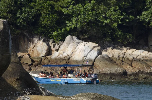 PANGKOR ISLAND, MALASIA - 17 DICIEMBRE 2017: grupo de turistas — Foto de Stock