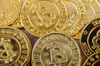 Dünya çapında cryptocurrency, altın Bitcoin büyük yığın fiziksel sürümü için kavramsal görüntü