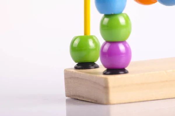 Nahaufnahme Bild von Perlen Roller Ball Spielzeug auf weißem Hintergrund — Stockfoto