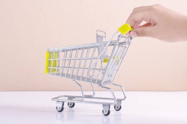 boş alışveriş arabası yakından görmek