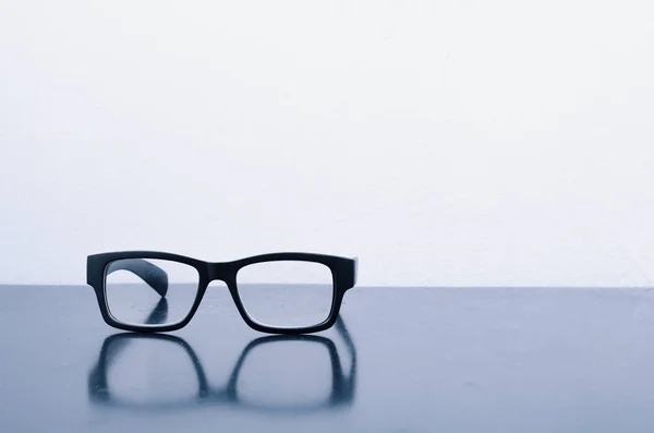 Över livet, Glasögon med matt svart ram — Stockfoto