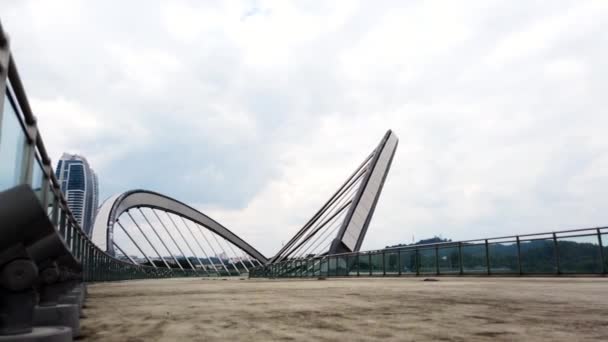 Putrajaya, malaysien, oktober 2019: tid förflutit bilder av ikoniska bron i Putrajaya, Malaysia — Stockvideo