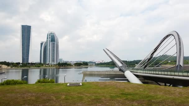 Putrajaya, malaysien, oktober 2019: tid förflutit bilder av ikoniska bron i Putrajaya, Malaysia — Stockvideo
