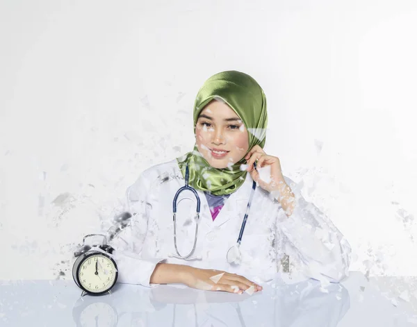 Young doctor with hijab. happy face expression siiting in front laptop ideal for stress management concept — Stockfoto