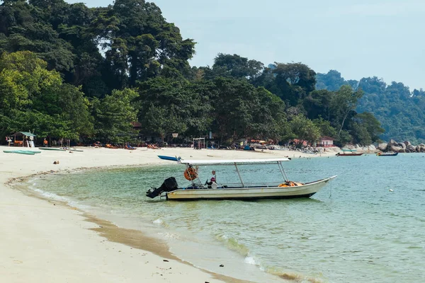 马来西亚霹雳州庞哥岛周围的自然美景 阳光灿烂 — 图库照片