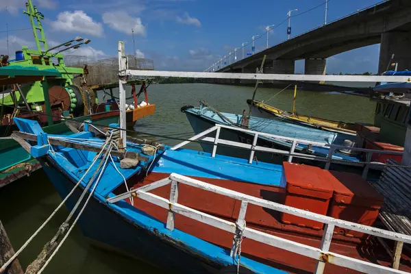 Barco Pesca Tradicional Amarrado Aldea Situada Terengganu Malasia Bajo Fondo — Foto de Stock
