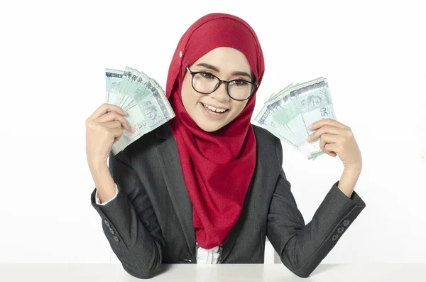 히잡에 사업가의 은돈에 욕망을 가지고 바라본다 — 스톡 사진
