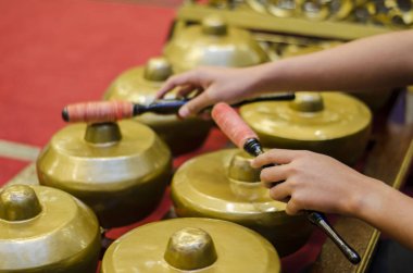 Gamelan seti Malezya 'da geleneksel malay mirası müzik enstrümanıdır.