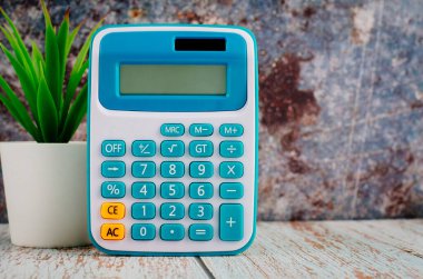 Üst görünüm, suni santral ile hesap makinesi iş ve kopyalama alanı