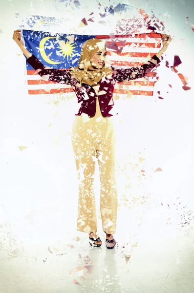 Mujer Joven Bonita Con Bandera Malaya Sobre Fondo Blanco —  Fotos de Stock