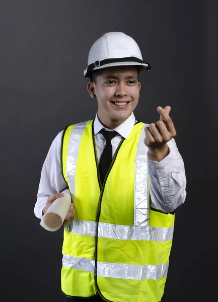 Studioporträt Eines Jungen Ingenieurs Oder Managers Mit Weißem Schutzhelm Und — Stockfoto