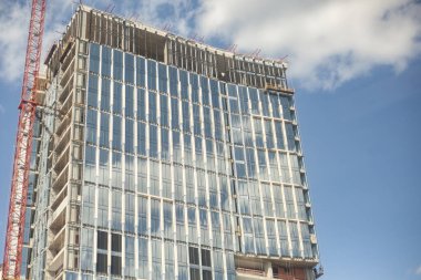 Şehirdeki binanın inşaatı. Kompleksin restorasyonu.