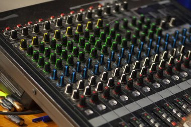 Ses mühendisliği konsolu. Ses denetimi.