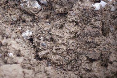 Kara Toprak 'ın dokusu. Sokakta pislik var. Kil ve su karışımından off-road. Ağır ekipman izleri..