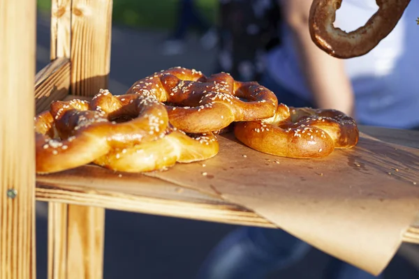 Food Street Butter Bagels Sale Tasty Treats People Park Golden — Stock Photo, Image