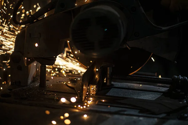 Corte Metal Aço Moagem Trabalhe Como Moedor Faíscas Por Fricção — Fotografia de Stock