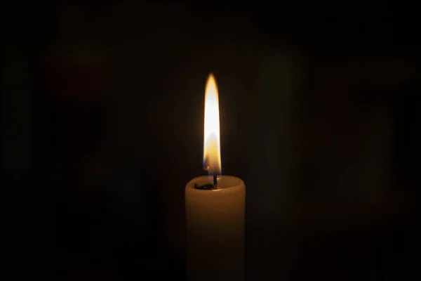 Свечное Пламя Полной Темноте Восковая Свеча Светит Пламени Фитиль Горит — стоковое фото