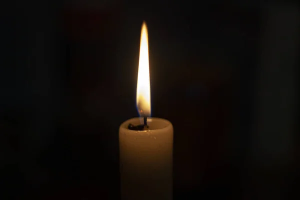 Свечное Пламя Полной Темноте Восковая Свеча Светит Пламени Фитиль Горит — стоковое фото