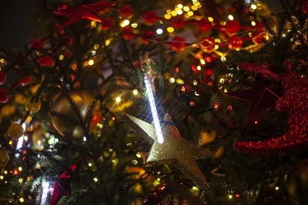 Weihnachtlicher Hintergrund Christbaumschmuck Schöne Helle Girlanden Festliche Textur Dekorelemente Spielzeug — Stockfoto