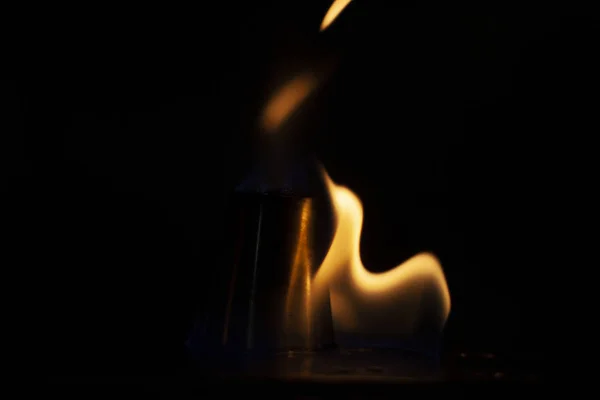 Flamme Auf Schwarzem Hintergrund Feuertextur Brennbare Gaszungen Solide Warme Farbe — Stockfoto