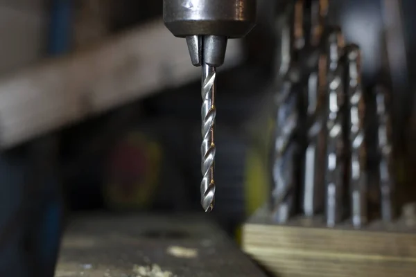 Broca Metal Máquina Perfuração Está Oficina Trabalho Manual Garagem Uma — Fotografia de Stock