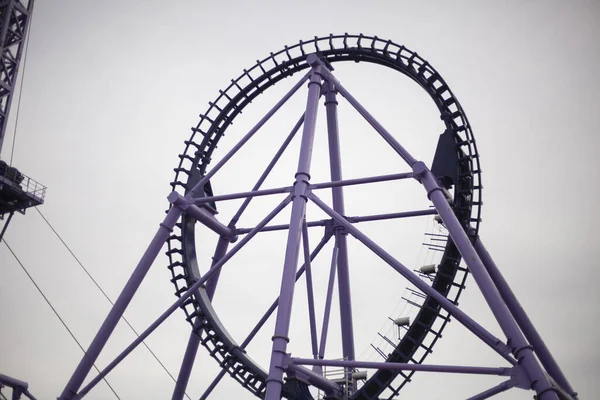 Una Montaña Rusa Parque Atracciones Relájese Diversión Diversión Para Gente —  Fotos de Stock