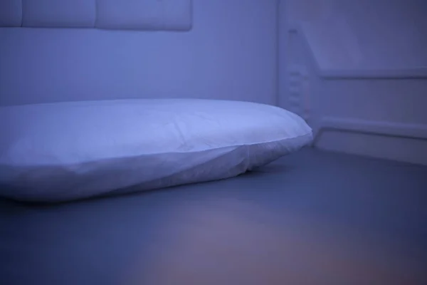 Dormitorio cápsula con tecnología moderna . —  Fotos de Stock