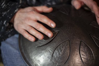 Hang oynuyorum. Metal araç