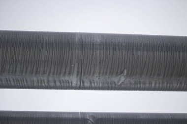 Su için metal borular.