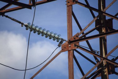 Elektrik hatları. Yüksek voltaj.