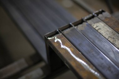 Öğütülen metal profilleri.