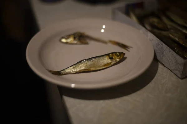 Poisson sur une assiette — Photo