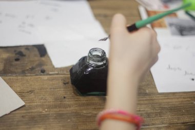 Mürekkep kalemi. Antika arkaplan.