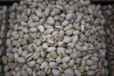 Fıstıklar kutuda..