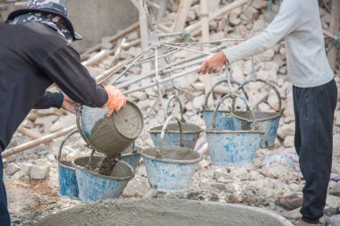 Ticari betonlama kat inşaat sahasında sırasında dökülen beton