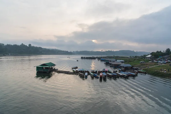 Paisaje vista de Sagklaburi, Kanchanaburi, Tailandia — Foto de Stock