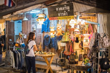 Loei, Tayland - 21 Ekim: chiang Han: Loei ahşap tarzı eski ev üzerinde 21 Ekim 2016: Loei, Thailand içinde bina çevresinde seyahat