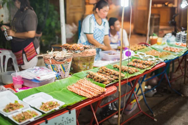 Loei, Thailand - 21 oktober: reizen rond chiang khan Loei houten stijl oud huis gebouw op 21 oktober 2016 in Loei, Thailand — Stockfoto