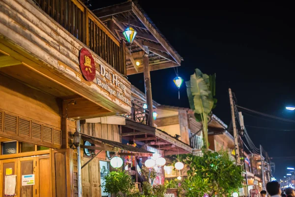 Loei, Thailand - 21 oktober: reizen rond chiang khan Loei houten stijl oud huis gebouw op 21 oktober 2016 in Loei, Thailand — Stockfoto